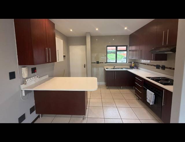 2 BEDROOM APARTMENT FOR SALE IN GLENVISTA